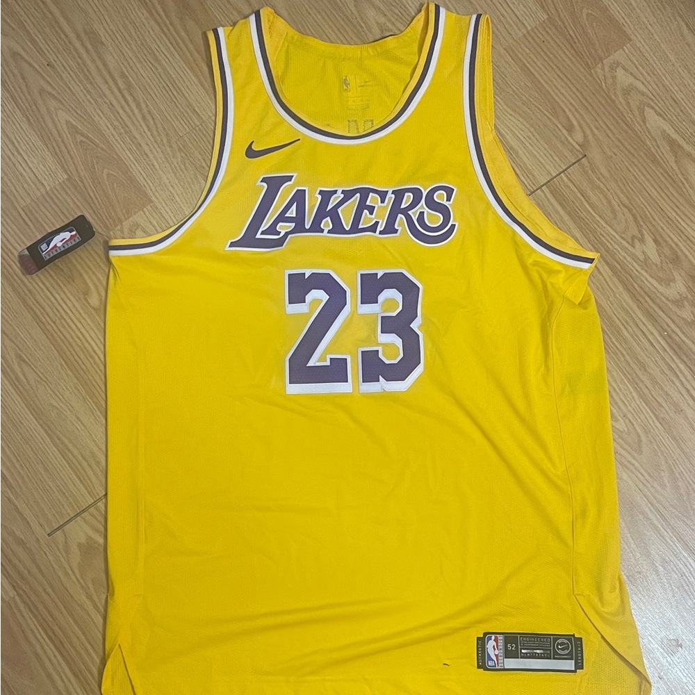 Nike Los Angeles Lakers Yellow Lebron James Basketball Jersey authentic 2020